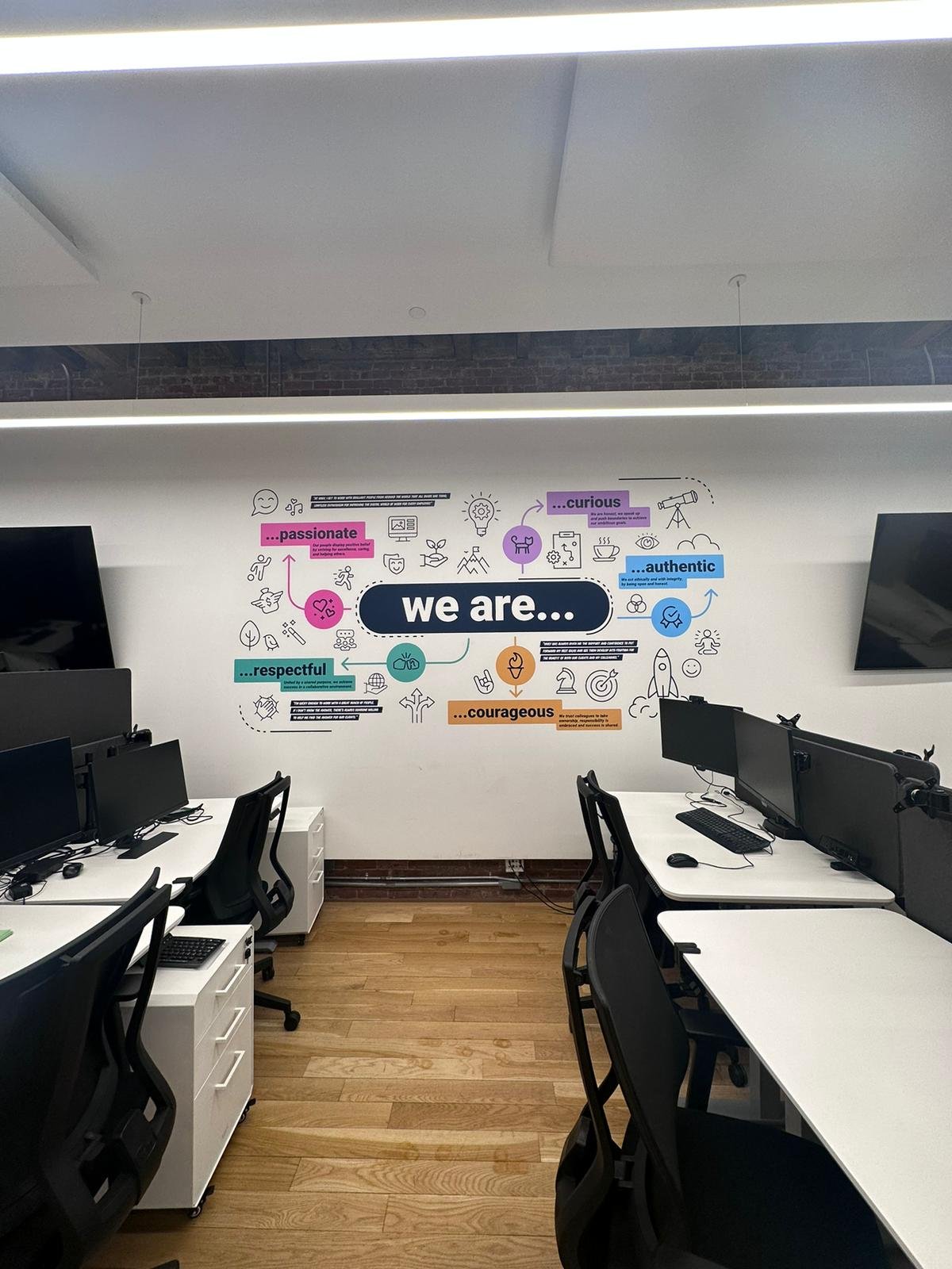 A room with several computers and monitors on it.